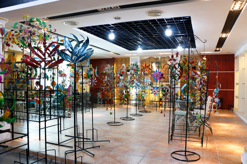 鐵藝風(fēng)車展廳